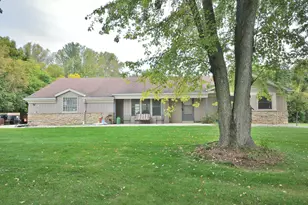 S36W27855 Robin Hill Cir, Waukesha, WI 53189 - Photo 33