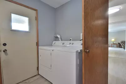 S36W27855  Robin Hill Cir, Waukesha, WI 53189 - Photo 23