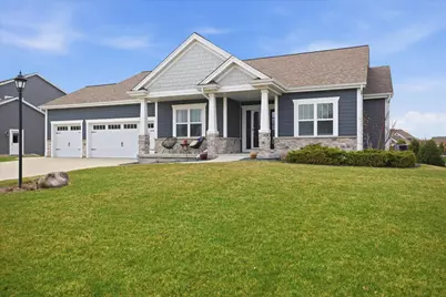 W136N6171  Weyer Farm Dr, Menomonee Falls, WI 53051 - Photo 1