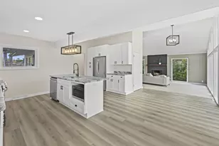 9131 N Pelham Pkwy, Bayside, WI 53217 - Photo 3