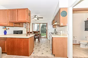 637 Meadow Ln, Burlington, WI 53105 - Photo 7