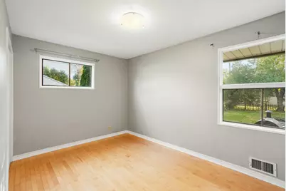 7100 N Navajo Ave, Glendale, WI 53217 - Photo 13