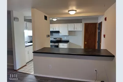 5278  Somerset Ln, Greenfield, WI 53221 - Photo 3