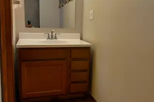 5278 Somerset Ln, Greenfield, WI 53221 - Photo 9