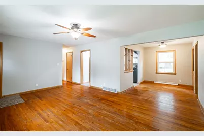 10849 W Derby Ave, Wauwatosa, WI 53225 - Photo 7