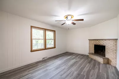 10849 W Derby Ave, Wauwatosa, WI 53225 - Photo 11