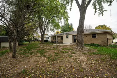 10849 W Derby Ave, Wauwatosa, WI 53225 - Photo 31