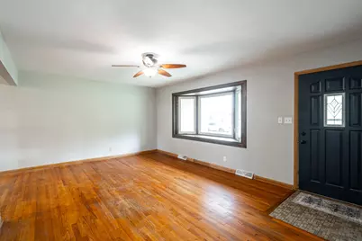 10849 W Derby Ave, Wauwatosa, WI 53225 - Photo 5