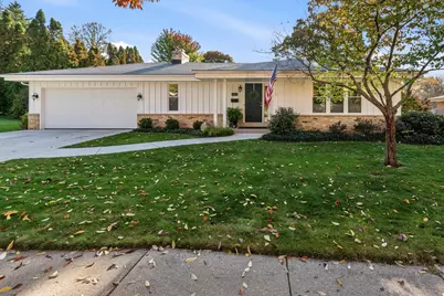 W60N892  Arbor Dr, Cedarburg, WI 53012 - Photo 1