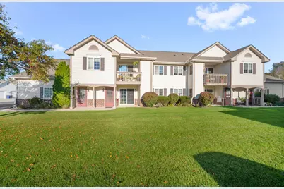 516  Pewaukee Rd #C, Pewaukee, WI 53072 - Photo 1