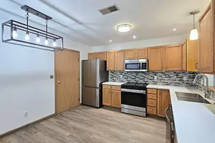 6035 S Crosswinds Dr, Cudahy, WI 53110 - Photo 5
