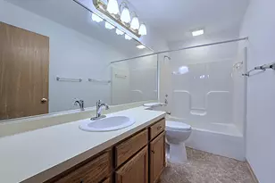 6035 S Crosswinds Dr, Cudahy, WI 53110 - Photo 19