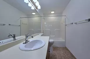6035 S Crosswinds Dr, Cudahy, WI 53110 - Photo 17