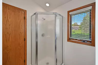 8752 W Willow Pointe Pkwy, Franklin, WI 53132 - Photo 19