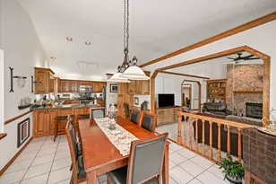 8752 W Willow Pointe Parkway, Franklin, WI 53132 - Photo 11