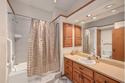 8752 W Willow Pointe Pkwy, Franklin, WI 53132 - Photo 21