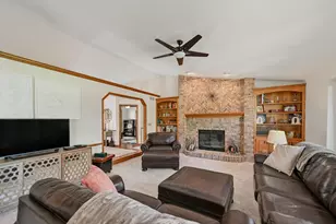 8752 W Willow Pointe Parkway, Franklin, WI 53132 - Photo 7