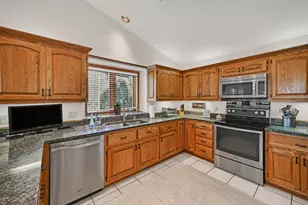 8752 W Willow Pointe Parkway, Franklin, WI 53132 - Photo 13