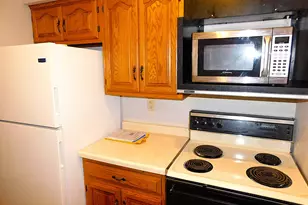 8535 W Waterford Ave, Greenfield, WI 53228 - Photo 13