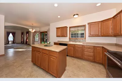 933  Juniper Ln, Hartford, WI 53027 - Photo 23