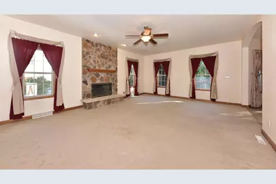 933  Juniper Ln, Hartford, WI 53027 - Photo 15