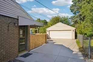 7020 W Bennett Ave, Milwaukee, WI 53219 - Photo 25