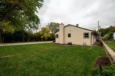 11406 W Park Hill Ave, Wauwatosa, WI 53226 - Photo 7