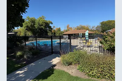 6100 W Stone Hedge Dr #c245, Greenfield, WI 53220 - Photo 9