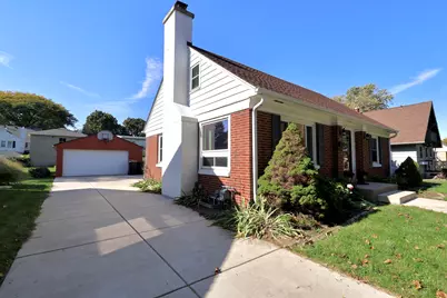 605 N 103 St, Wauwatosa, WI 53226 - Photo 3