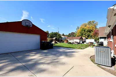 605 N 103 St, Wauwatosa, WI 53226 - Photo 5