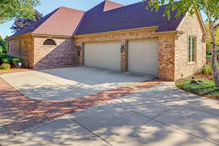 8434 S Fountain Ct, Franklin, WI 53132 - Photo 5