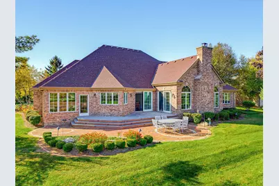8434 S Fountain Ct, Franklin, WI 53132 - Photo 7