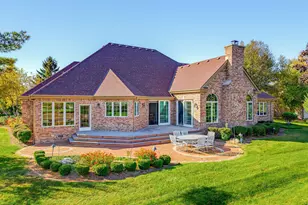 8434 S Fountain Ct, Franklin, WI 53132 - Photo 7
