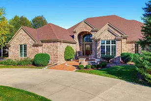 8434 S Fountain Ct, Franklin, WI 53132 - Photo 3