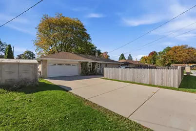 3344 W Edgerton Ave, Greenfield, WI 53221 - Photo 47
