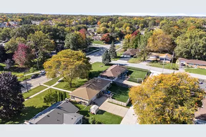3344 W Edgerton Ave, Greenfield, WI 53221 - Photo 7