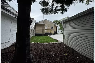 924  Wisconsin Ave, Racine, WI 53403 - Photo 31