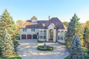 N78W13031 Country Club Ct, Menomonee Falls, WI 53051 - Photo 1