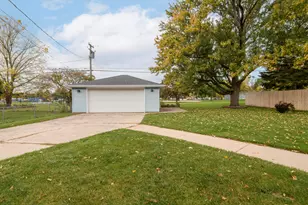 1104 N Bel Ayr Dr, Waukesha, WI 53188 - Photo 27