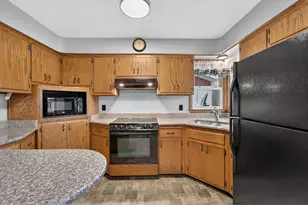 1026 Montclair St, Racine, WI 53402 - Photo 7