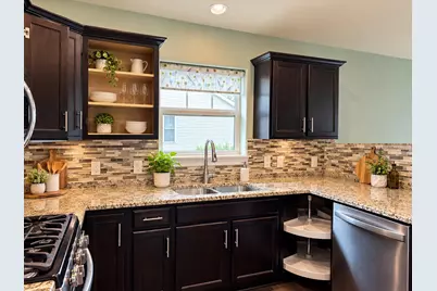 612  Fox Run Ln, Racine, WI 53406 - Photo 11