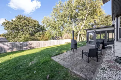1700  Mohawk Ln, Waukesha, WI 53186 - Photo 25