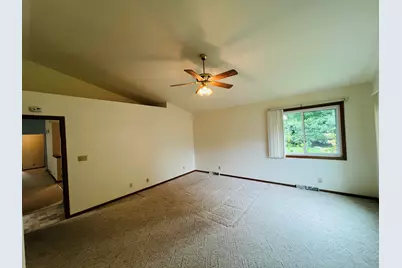 8815 S Castle Ct, Franklin, WI 53132 - Photo 15