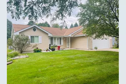 8815 S Castle Ct, Franklin, WI 53132 - Photo 1
