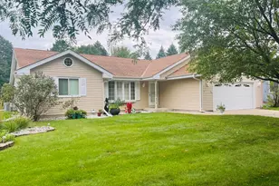8815 S Castle Ct, Franklin, WI 53132 - Photo 1
