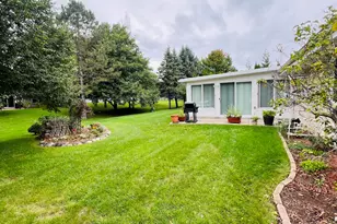 8815 S Castle Ct, Franklin, WI 53132 - Photo 3