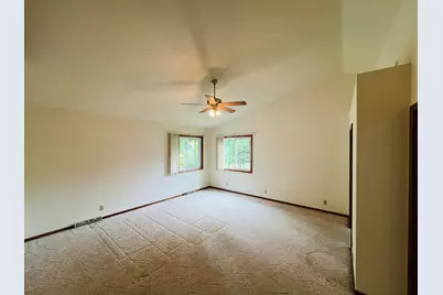 8815 S Castle Ct, Franklin, WI 53132 - Photo 17