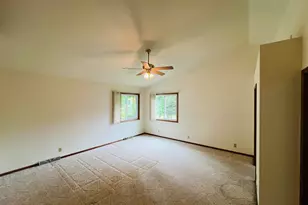 8815 S Castle Ct, Franklin, WI 53132 - Photo 17