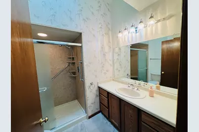 8815 S Castle Ct, Franklin, WI 53132 - Photo 19