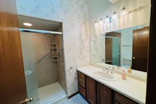 8815 S Castle Ct, Franklin, WI 53132 - Photo 19